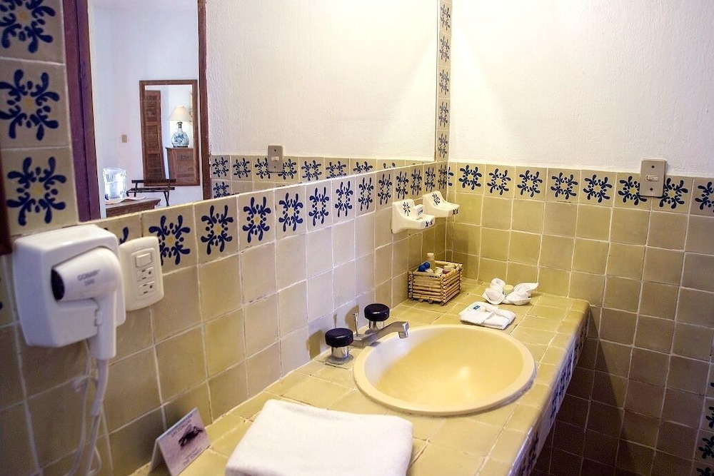 Junior Suite, 2 Double Beds - Photo 5
