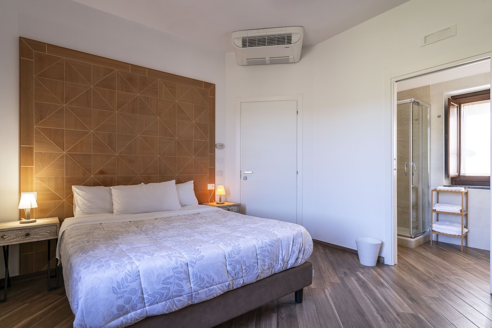 Standard Double Room - Photo 6