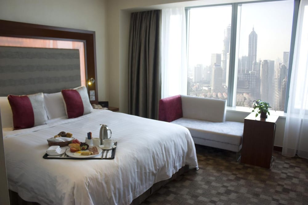 Standard Room, 1 King Bed thumbnail 6