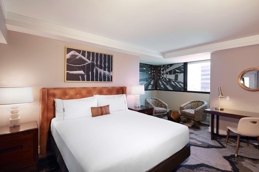 Room, 1 King Bed, Accessible, Bathtub (Hearing) - Photo 1