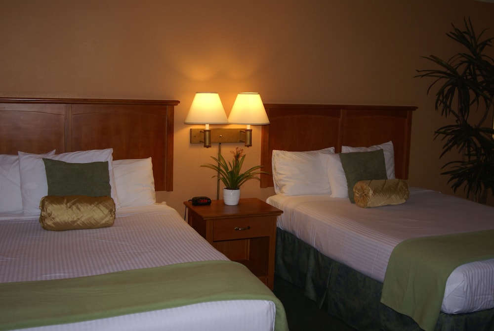 Standard Room, 1 King Bed (Standard King Room) - Photo 1