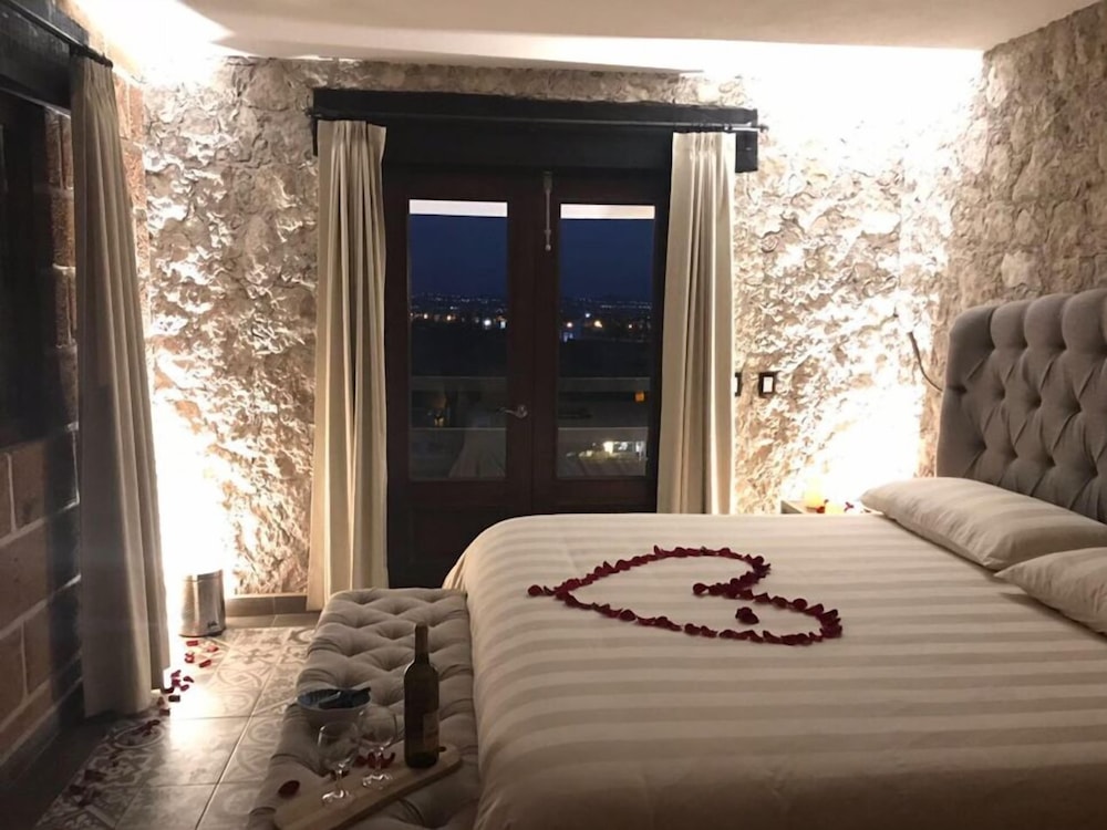 Luxury Room, Jetted Tub photo 3