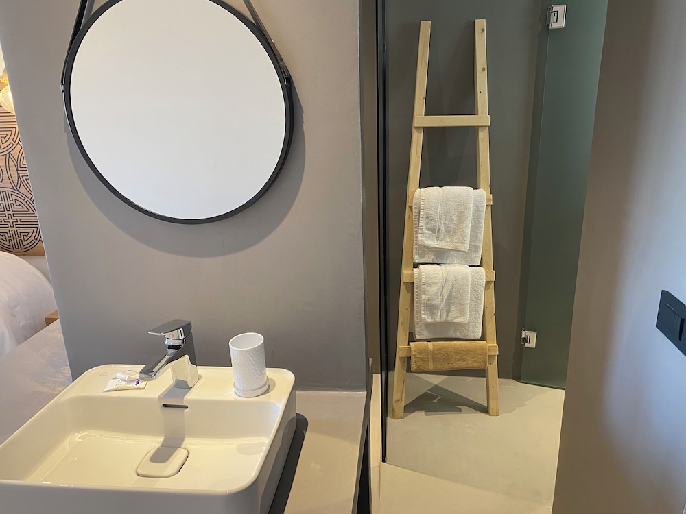 Superior Triple Room, Pool Access photo 2
