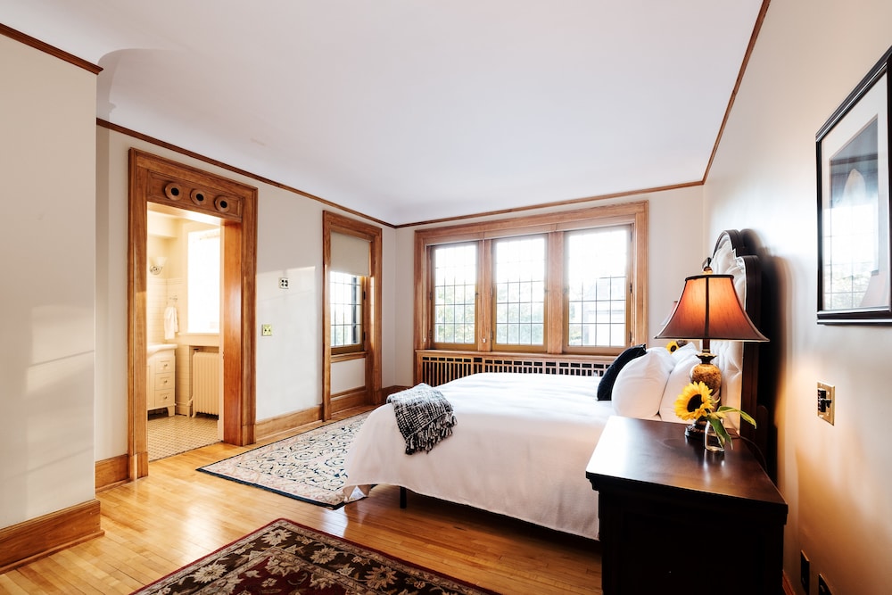 Suite 204