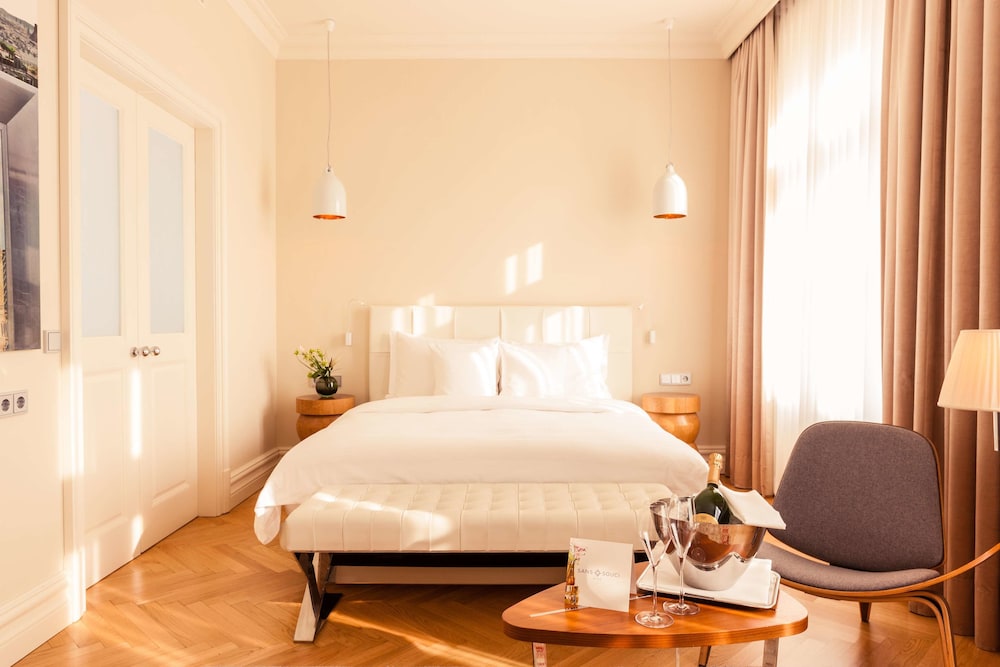 Luxury Room, 1 King Bed photo 1