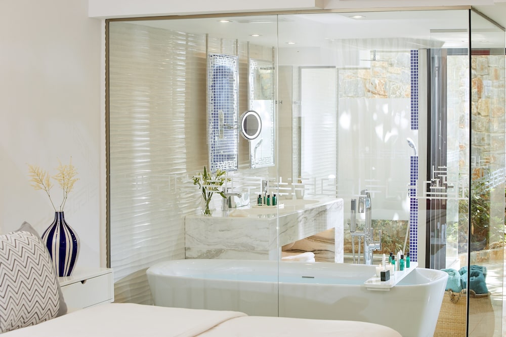 Island Suite with Sea View - Photo 2