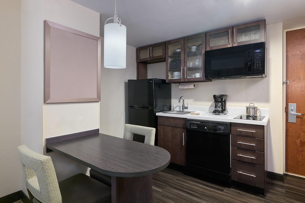 Suite, 1 Bedroom, Accessible (Roll-In Shower) thumbnail 5