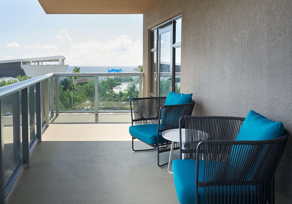 Suite, 1 King Bed, City View - Photo 7
