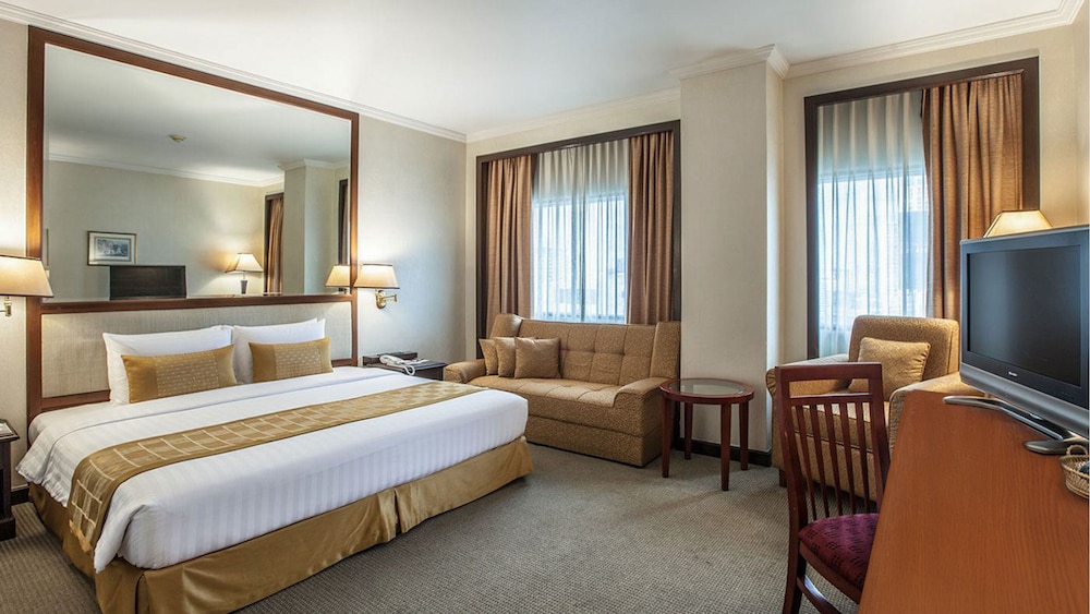 Junior Suite, 1 King Bed, City View