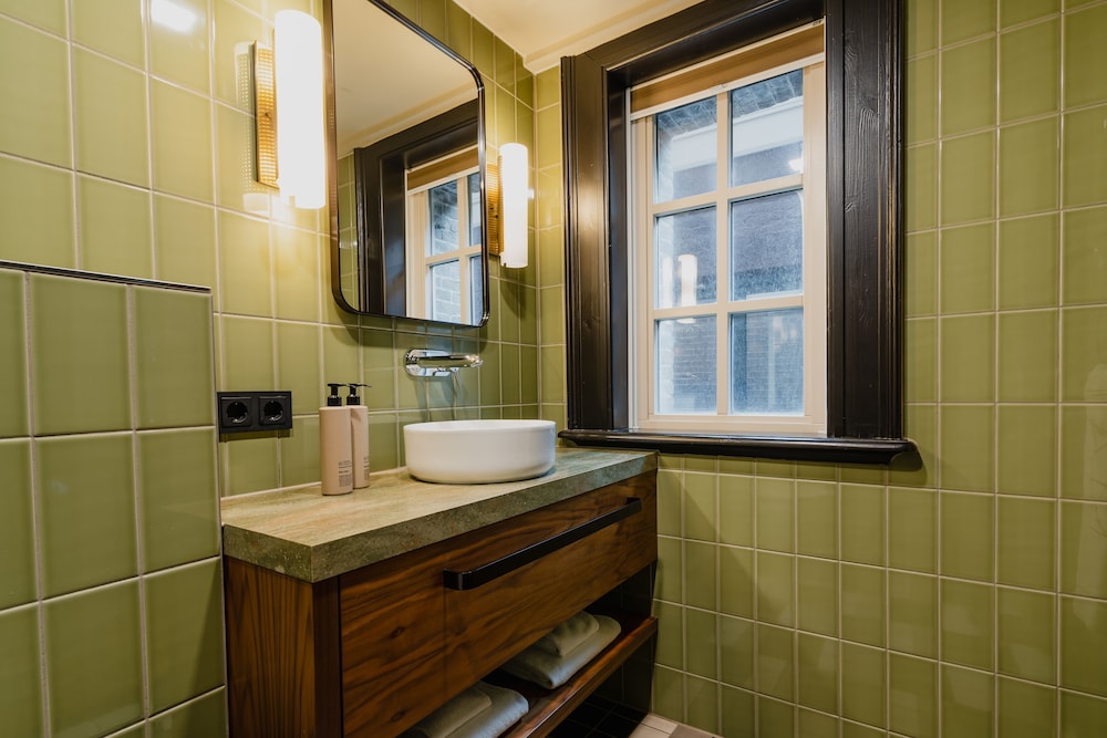 Basic Double Room thumbnail 6