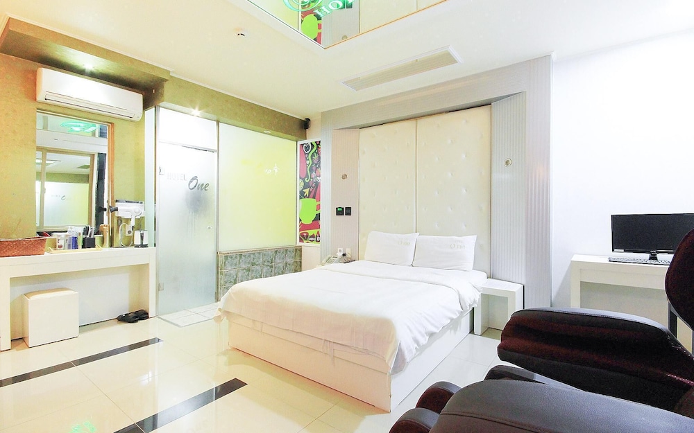 Room (Deluxe (massage chair)) - Photo 4