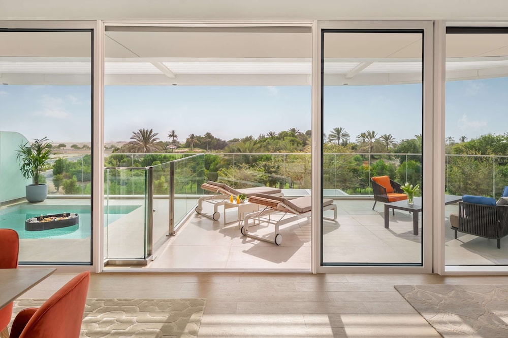 One Bedroom Private Pool Suite with Access to Lounge, 3 Pools & Mall Shuttle thumbnail 6