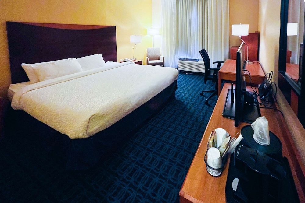 Standard Room, 1 Queen Bed, Non Smoking - Photo 2