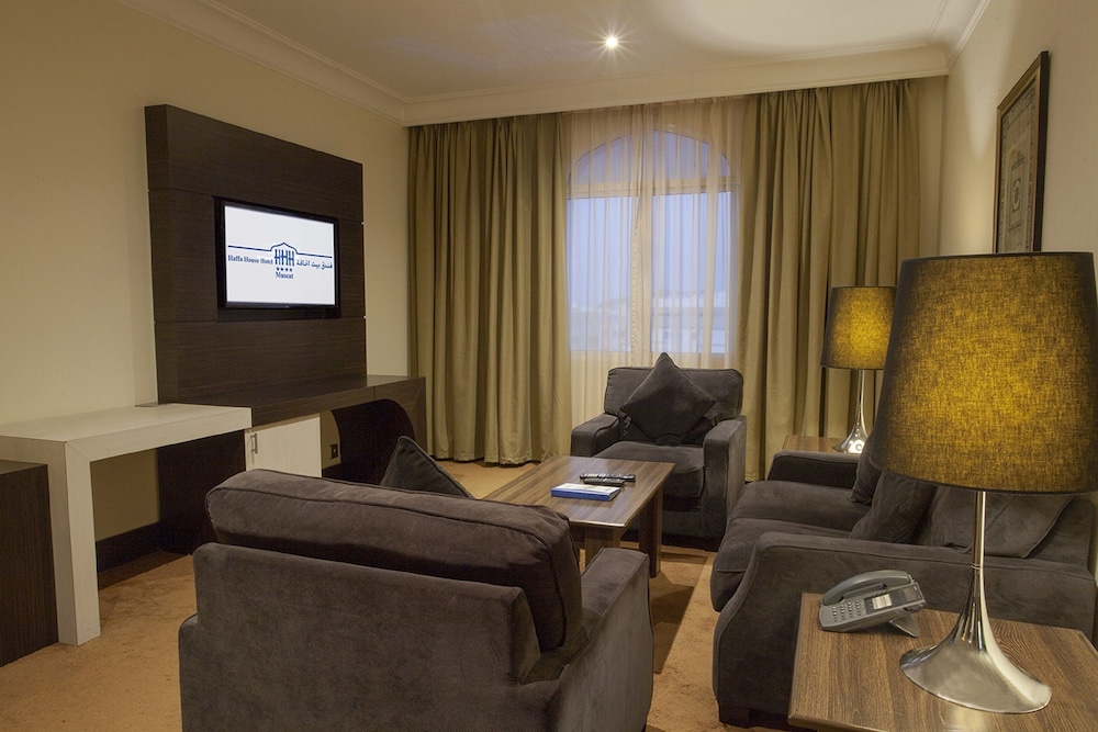 Deluxe Suite - Photo 3