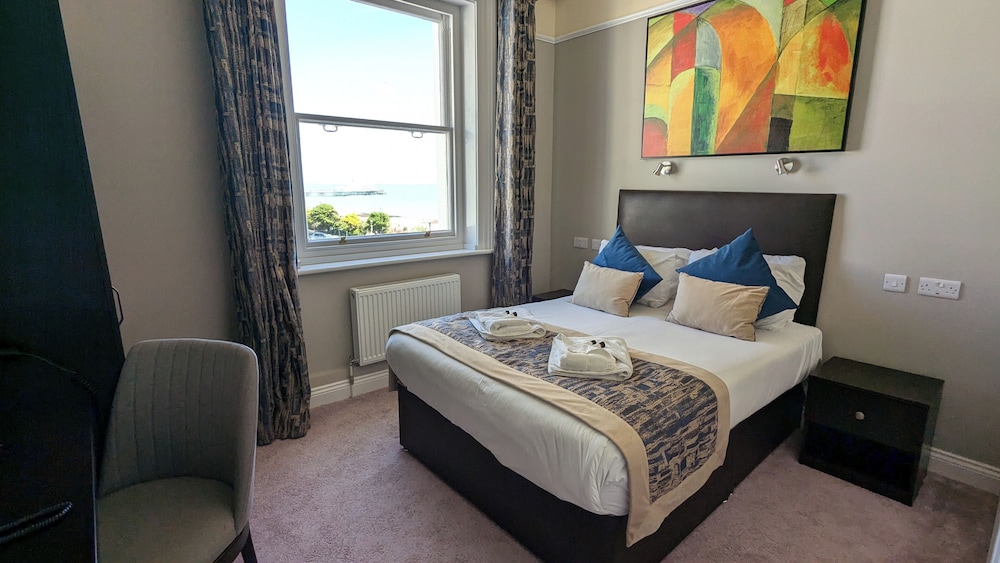 Double Room, Partial Sea View, Sea Facing photo 2