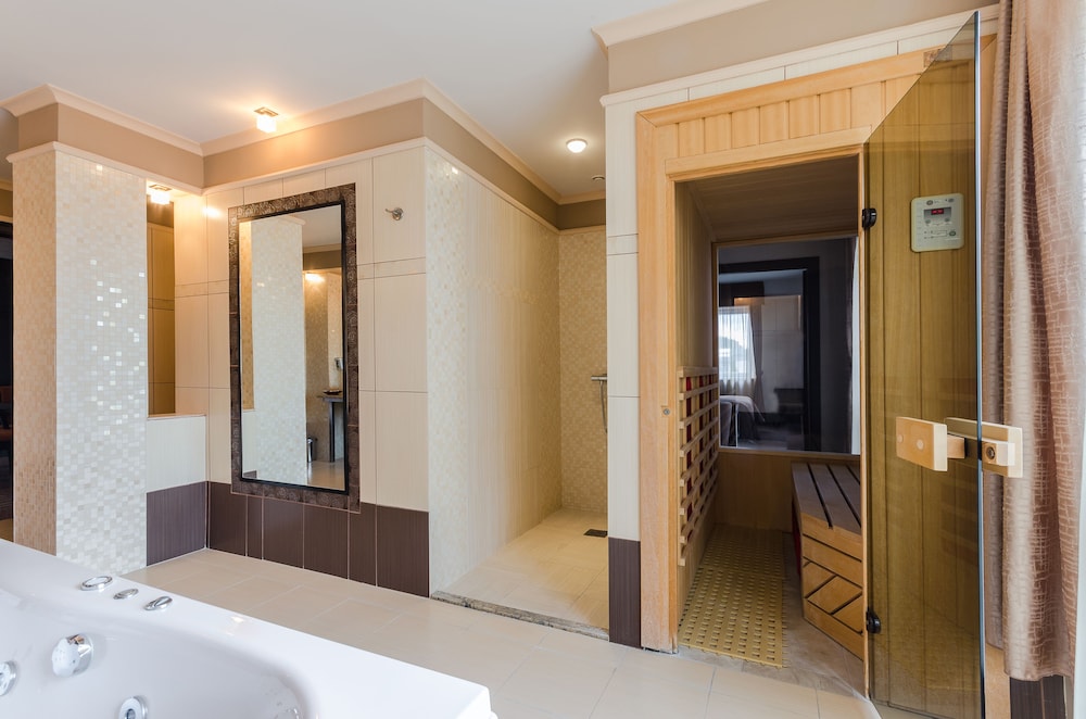 Luxury Suite photo 2