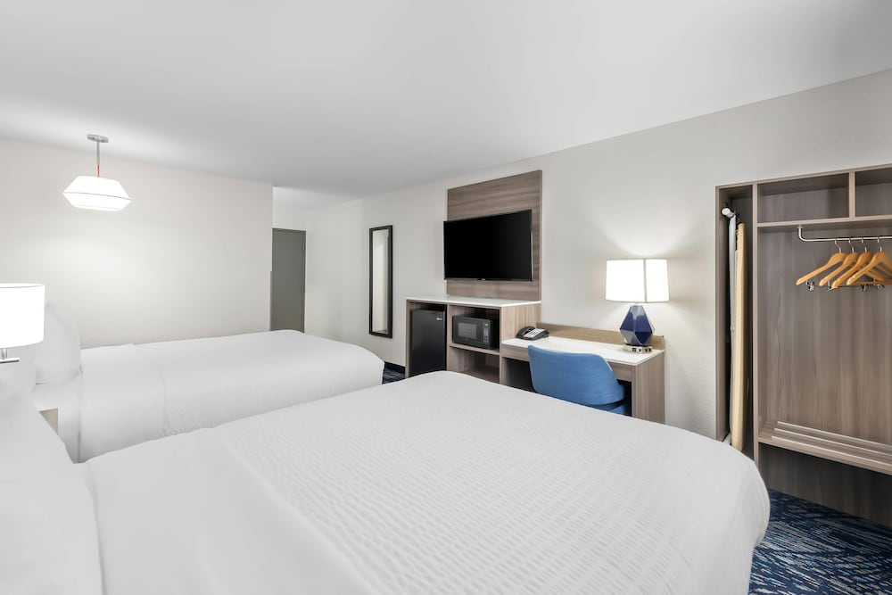 Standard Room, 2 Queen Beds, Non Smoking - Photo 3