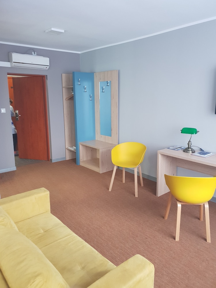 Family Room (Air Conditioning) photo 1