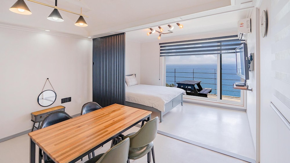 Basic Room, 1 Bedroom (Chocolate Hazelnut (Ocean View)) photo 1