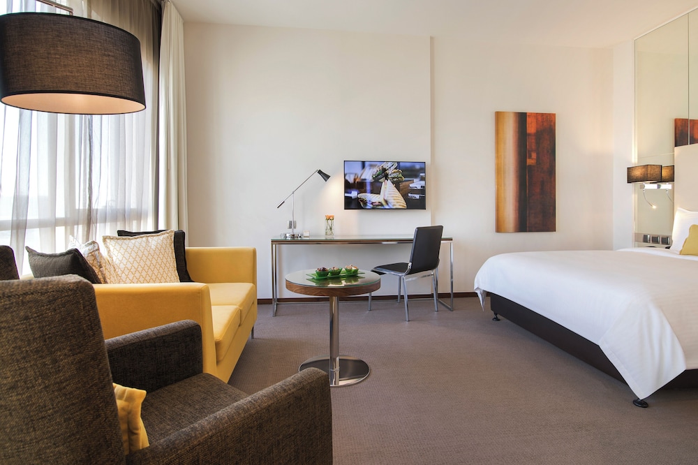 Superior Studio, 1 King Bed, Kitchenette - Photo 3