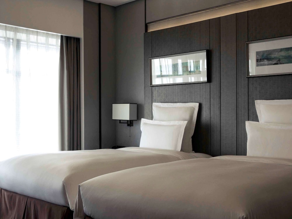 Deluxe Room, 2 Twin Beds, Club Lounge Access (Executive, High Floor) photo 1