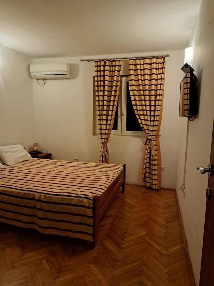 Basic Apartment photo 1