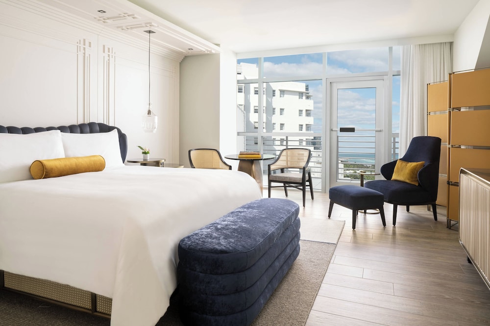 Club Room, 1 King Bed, Partial Ocean View - Photo 1