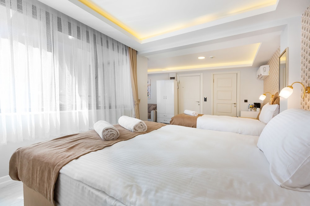 Junior Studio Suite, Multiple Beds, Non Smoking, Sea View photo 3