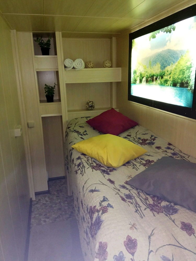 Economy Triple Room, No Windows (Shower)