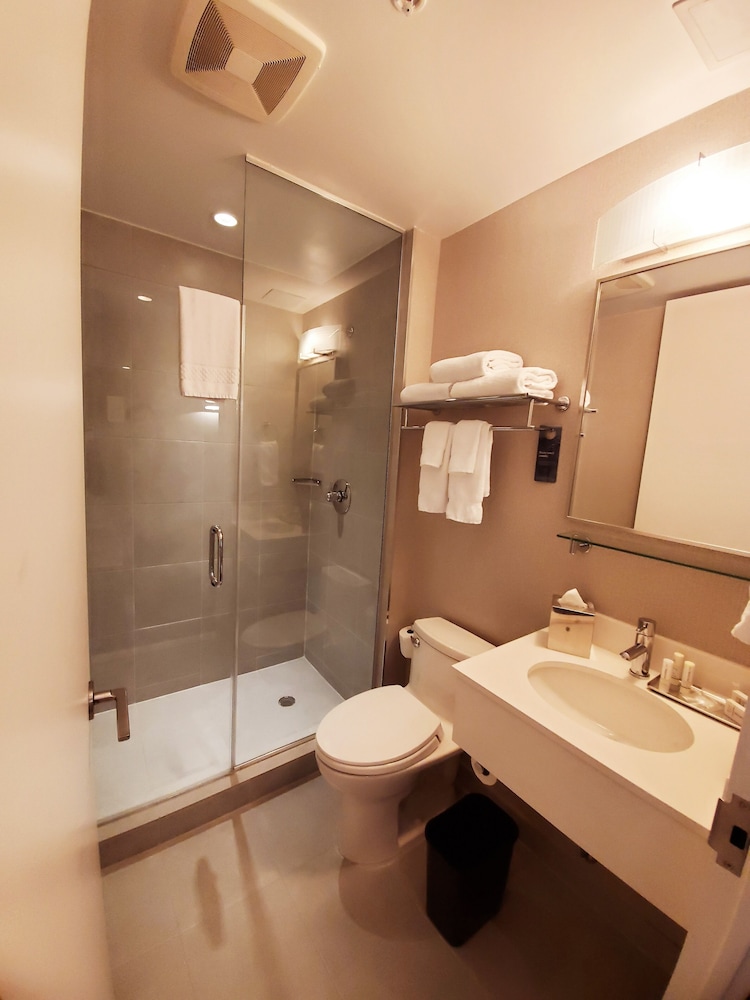 Suite, 1 King Bed - Photo 6
