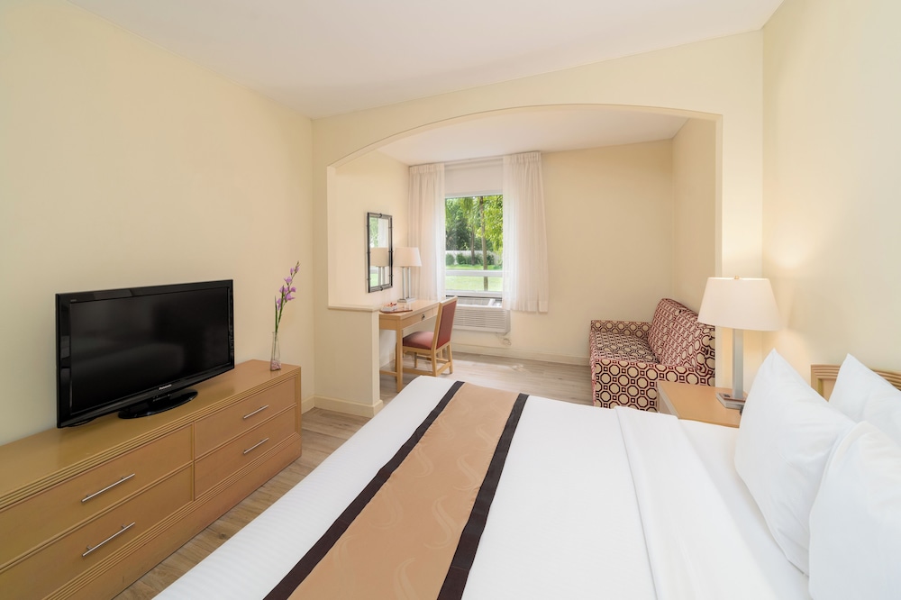 Standard Room, 1 King Bed, Non Smoking - Photo 25
