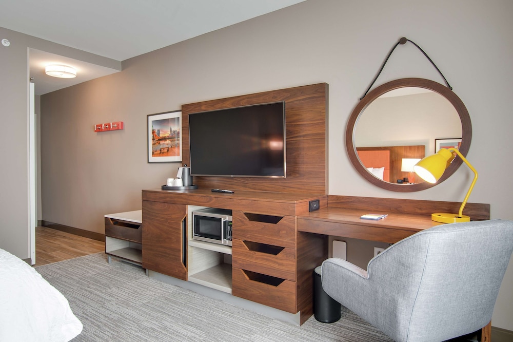 Room, 1 King Bed, Microwave - Photo 1
