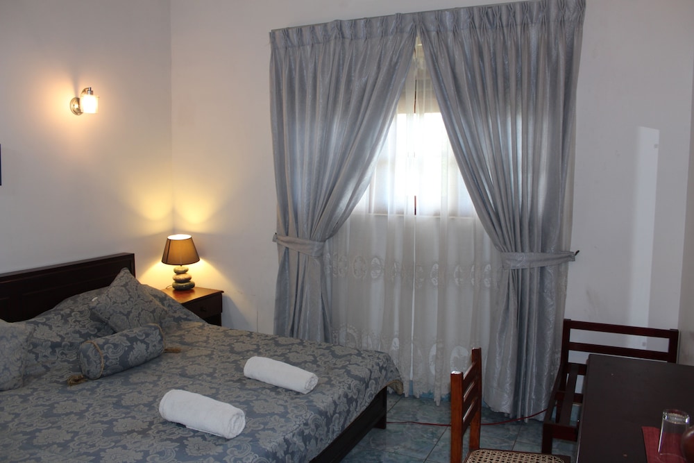 Deluxe Room, 1 King Bed photo 2