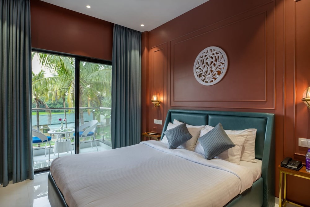 Executive Pool View Room