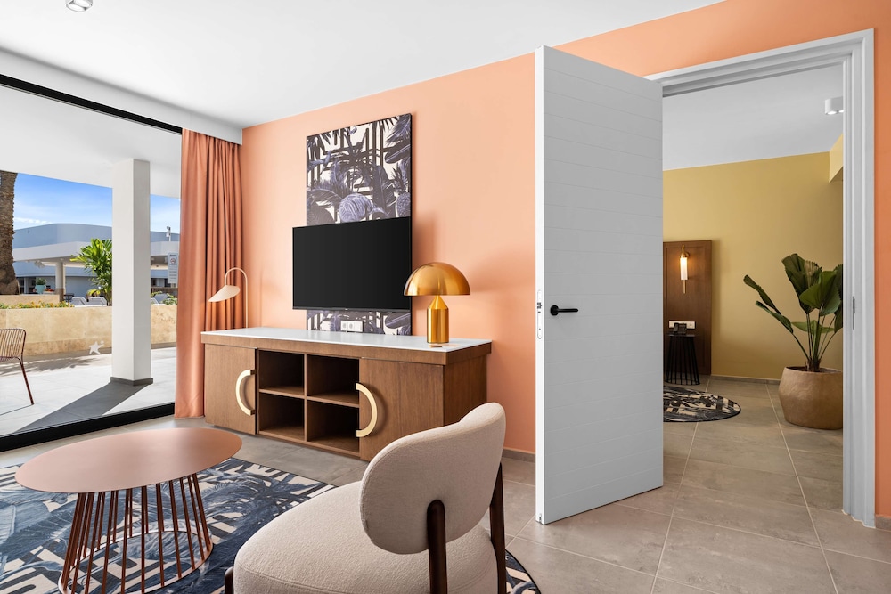 Suite, 1 Bedroom thumbnail 5