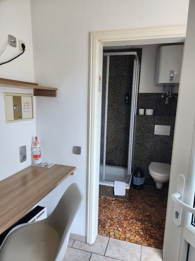 Basic Single Room photo 3