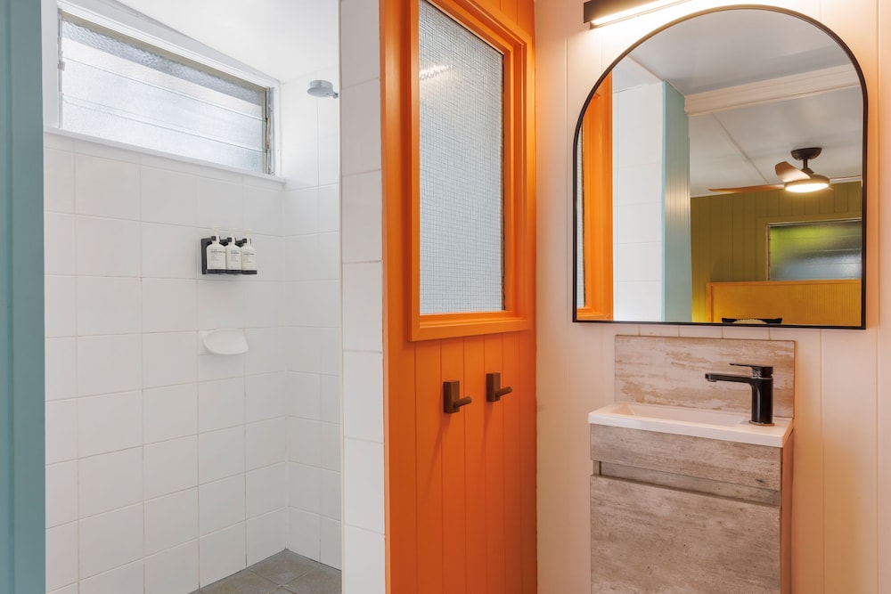 Standard Room (Queen), Private Bathroom photo 2