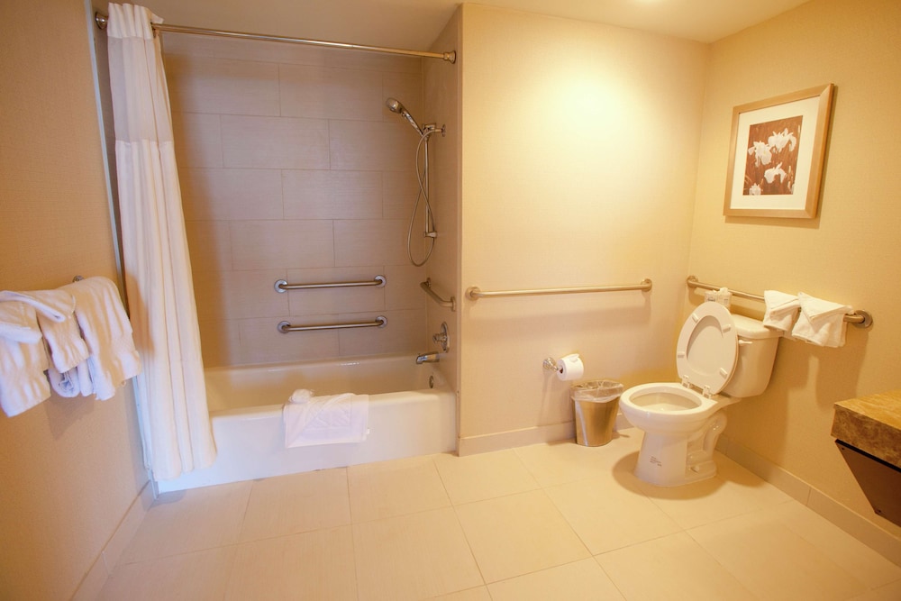 Room, 2 Queen Beds - Photo 6