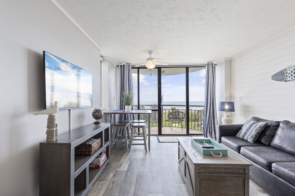 Signature Condo, 1 Bedroom, Pool Access, Beachfront