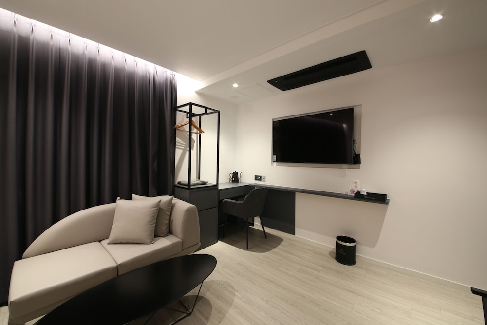 Basic Twin Room (No Breakfast on Sat&Sun) photo 3