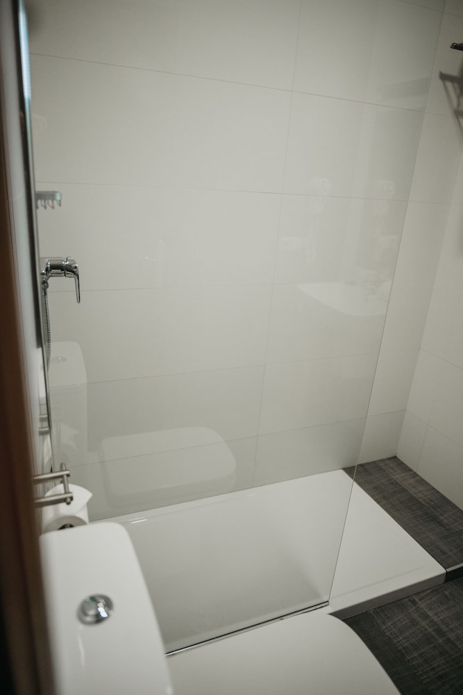 Double Room, 1 Double Bed, Ground Floor - Photo 4