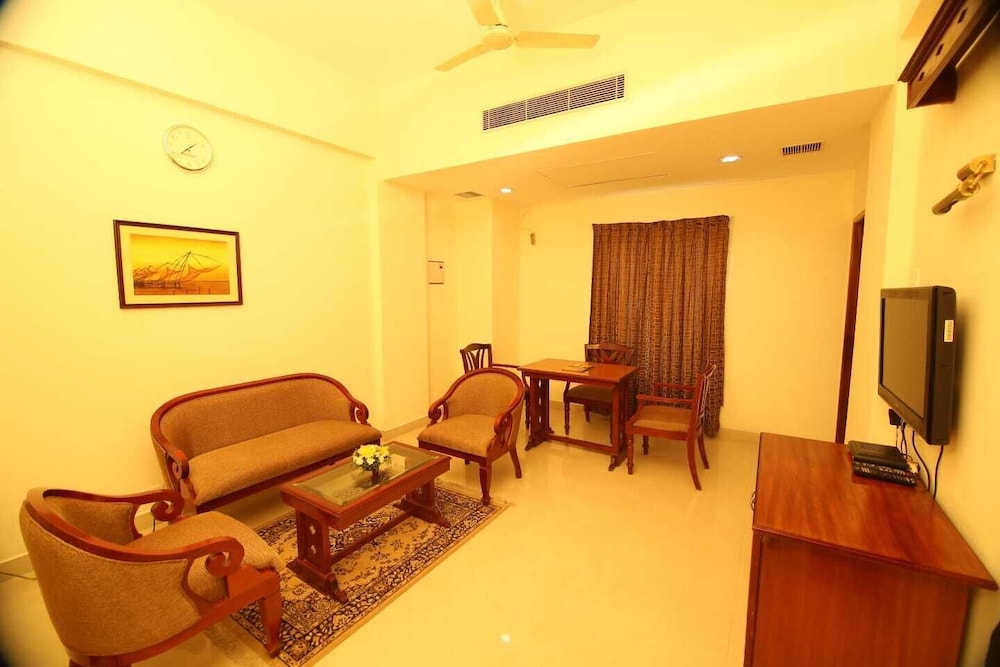 Executive Suite - Photo 1