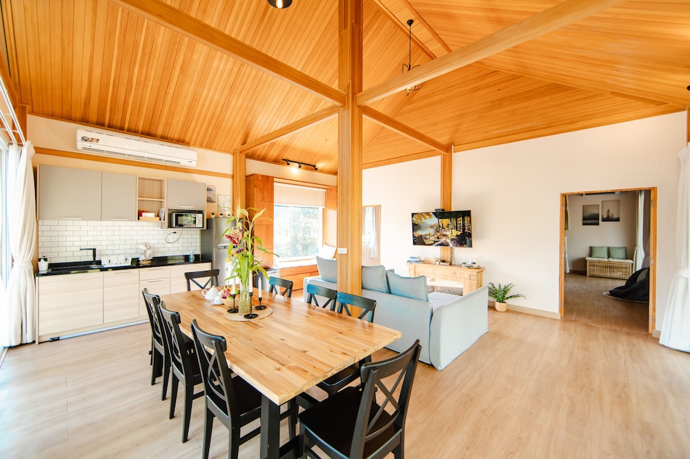 Two Bedroom Suite with Kitchen (Breakfast Included, Dinner Not Included) - Photo 7