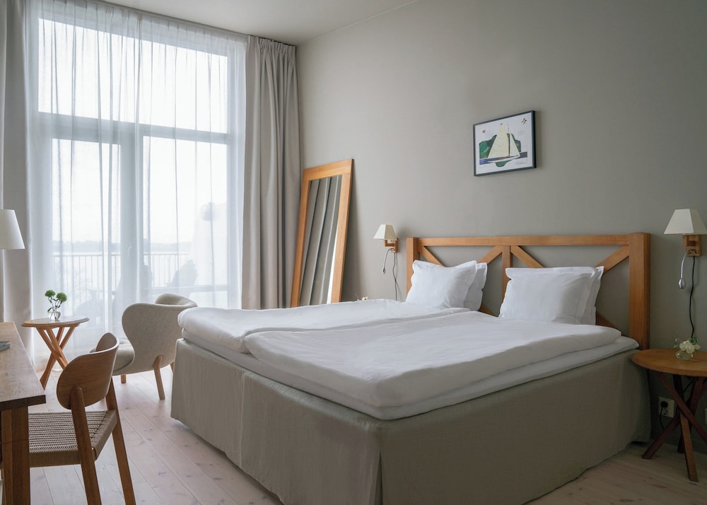 Suite with Seaview - Photo 2