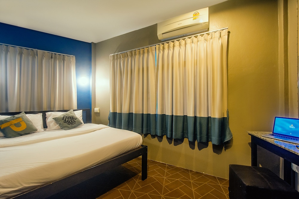 Basic Double Room, 1 King Bed photo 2