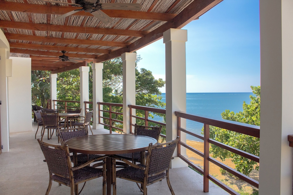 Villa, 4 Bedrooms, Beachfront photo 1