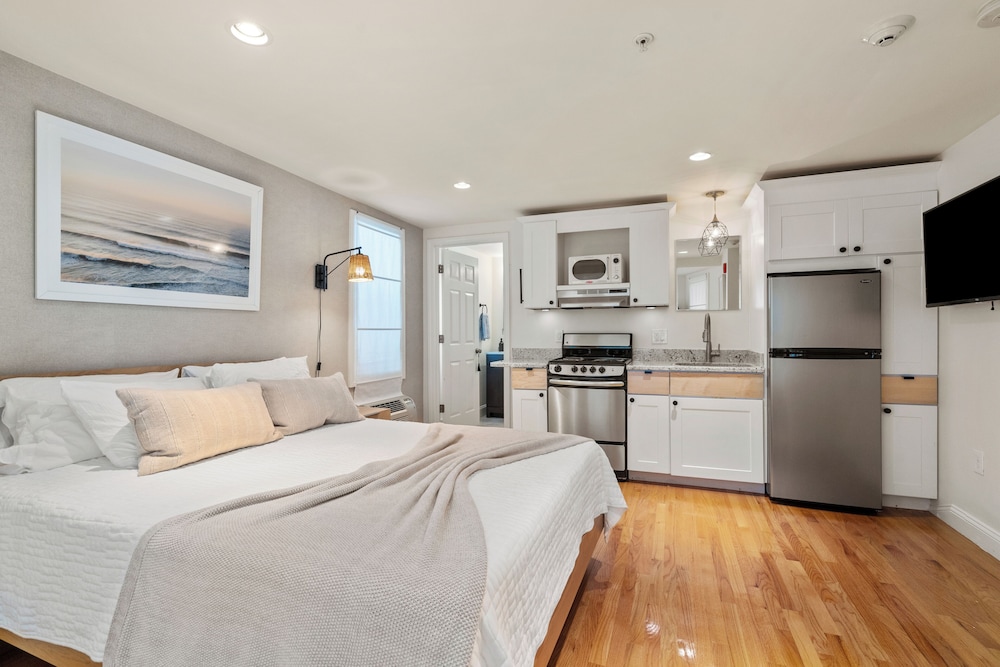 Deluxe Studio Suite