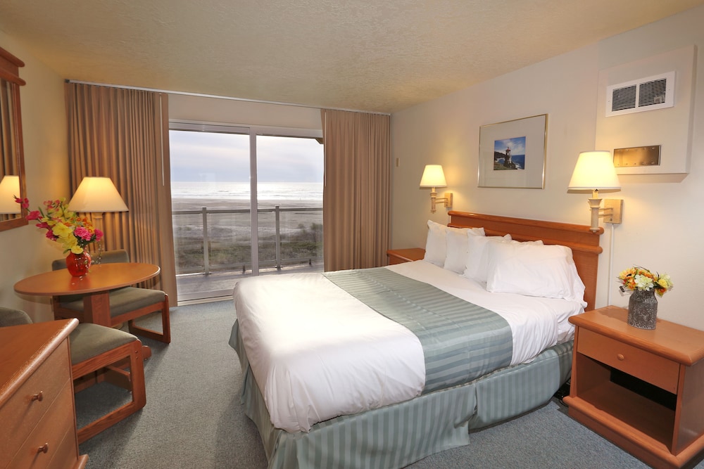 Standard Room, 1 Queen Bed, Non Smoking, Oceanfront photo 1