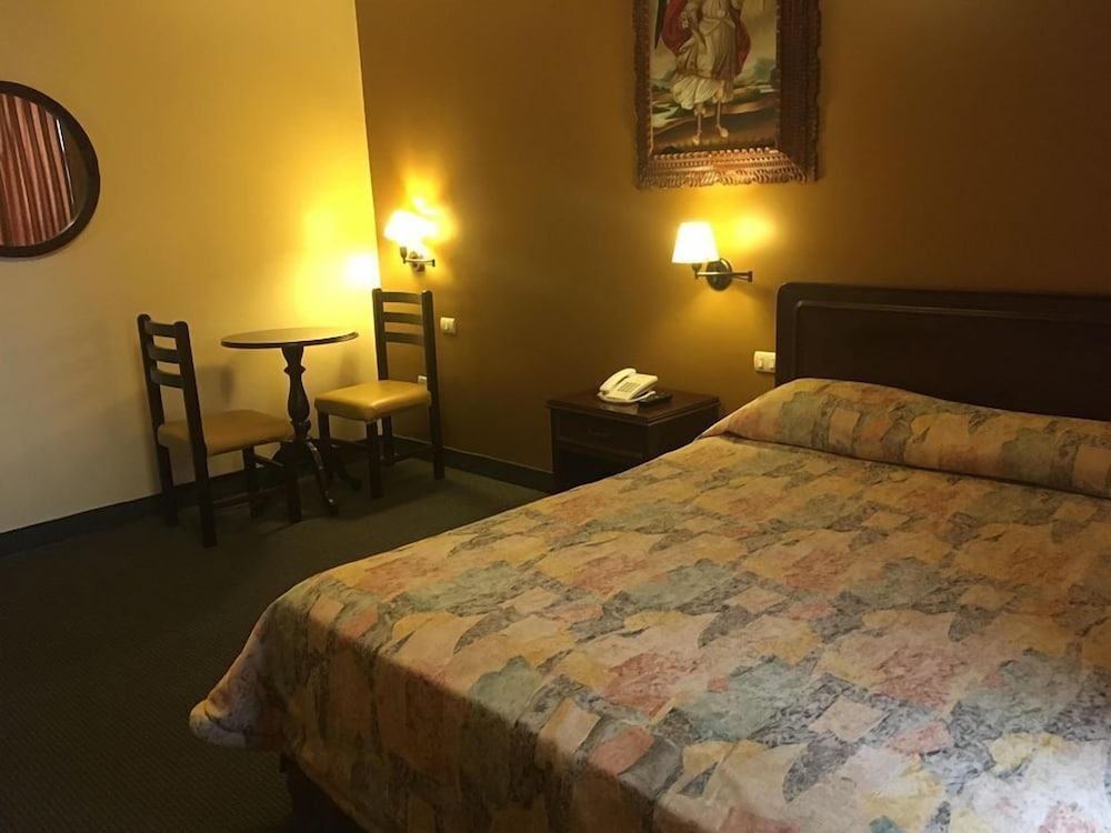 Double Room, 1 Queen Bed