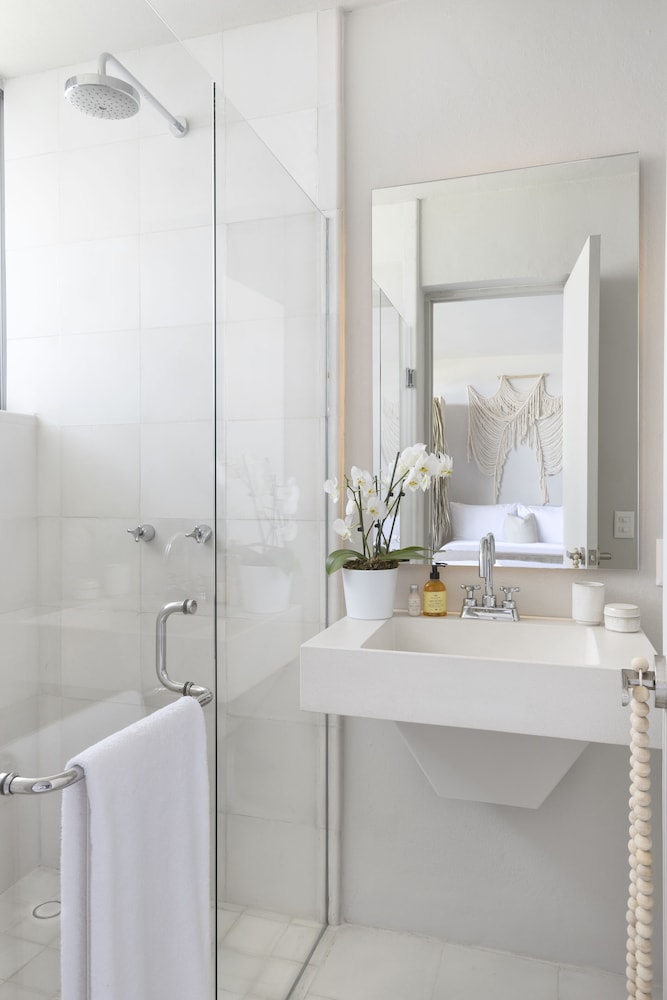 Deluxe Room, 1 King Bed, Ocean View